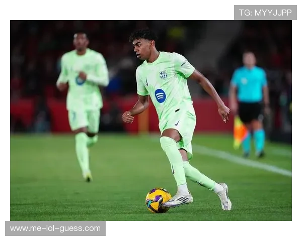 足球场上绿色球星的传奇之路与背后故事