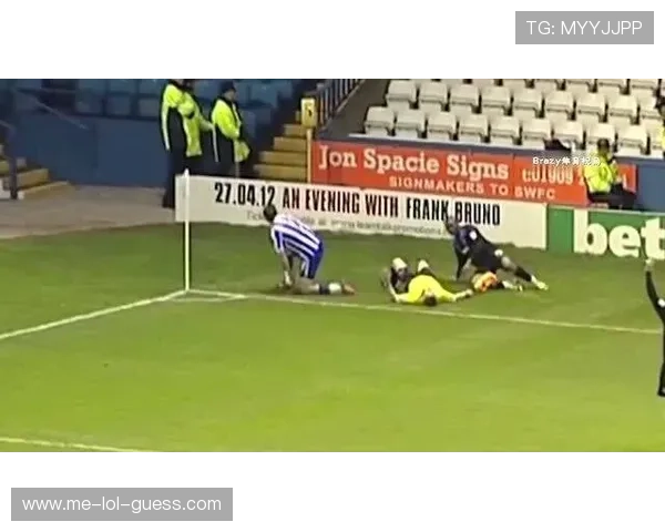 足球场上球星们的爆笑瞬间：那些不可思议的失误与搞怪表演