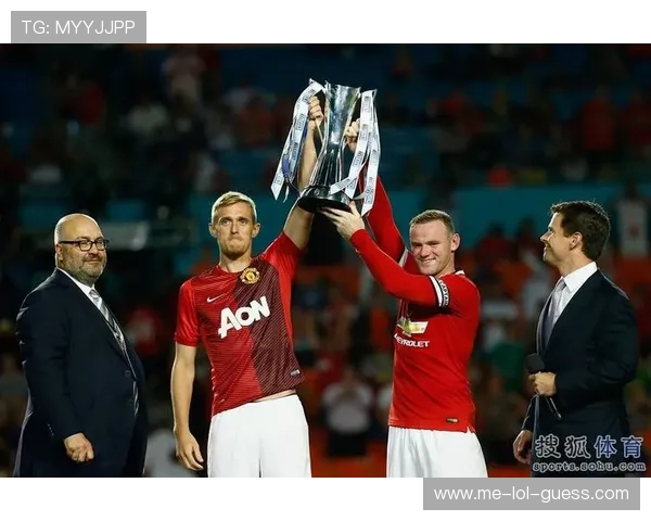 足球巨星高举金色奖杯深情亲吻展现荣耀与梦想瞬间